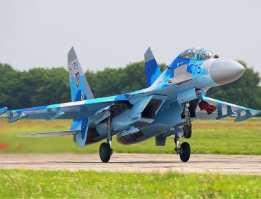 Βίντεο: Επικίνδυνοι ελιγμοί με ένα Su-27